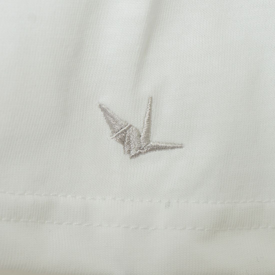 1PIU1UGUALE3 RELAX [ウノ ピゥ ウノ ウグァーレ トレ] 別注 手書き風ブランド刺繍ロゴ ショートスリーブTシャツ [UST-24033IN-JF] WHITE