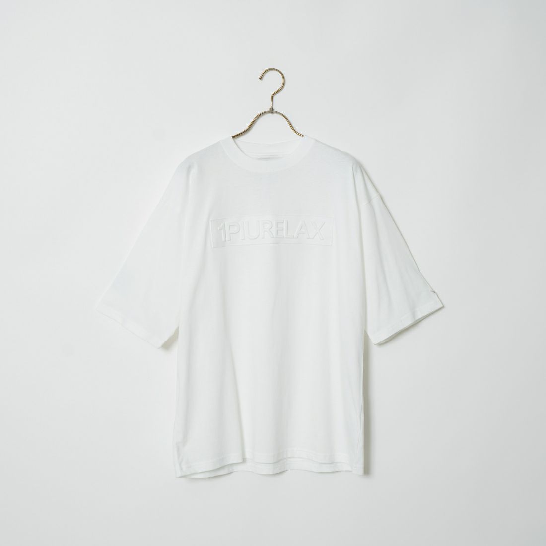 1PIU1UGUALE3 RELAX [ウノ ピゥ ウノ ウグァーレ トレ] 別注 エンボスボックスロゴ ショートスリーブTシャツ [UST-24038IN-JF] WHITE