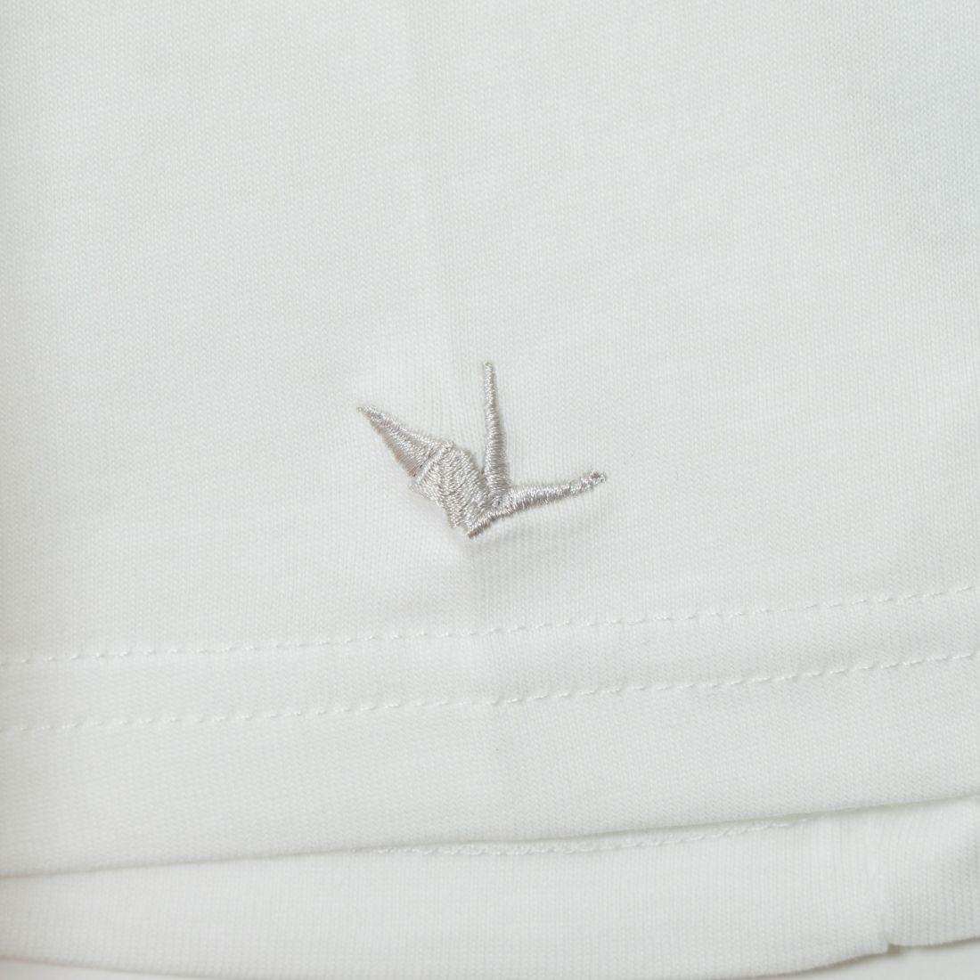 1PIU1UGUALE3 RELAX [ウノ ピゥ ウノ ウグァーレ トレ] 別注 エンボスボックスロゴ ショートスリーブTシャツ [UST-24038IN-JF] WHITE