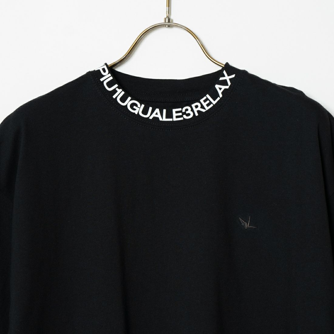 1PIU1UGUALE3 RELAX [ウノ ピゥ ウノ ウグァーレ トレ] 別注 ネックブランドロゴ ショートスリーブTシャツ [UST-24036IN-JF] BLACK