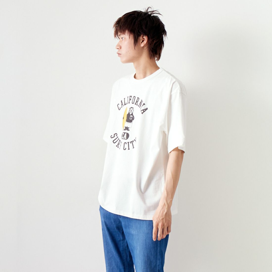 HELLO CALIF [ハローカリフ] 7.1oz天竺プリントTシャツ [HC-242-032] C WHITE &&モデル身長：182cm 着用サイズ：L&&