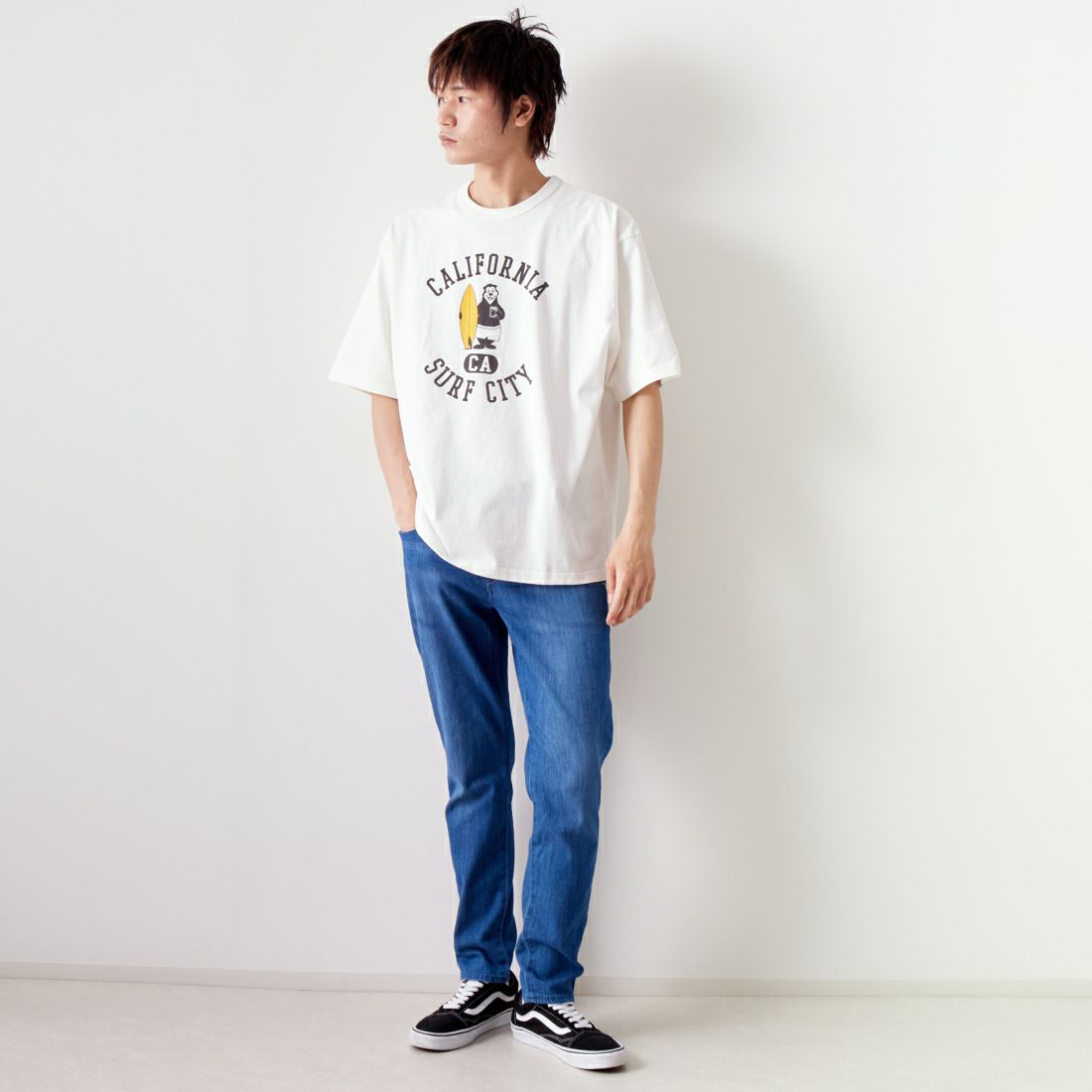 HELLO CALIF [ハローカリフ] 7.1oz天竺プリントTシャツ [HC-242-032] C WHITE &&モデル身長：182cm 着用サイズ：L&&