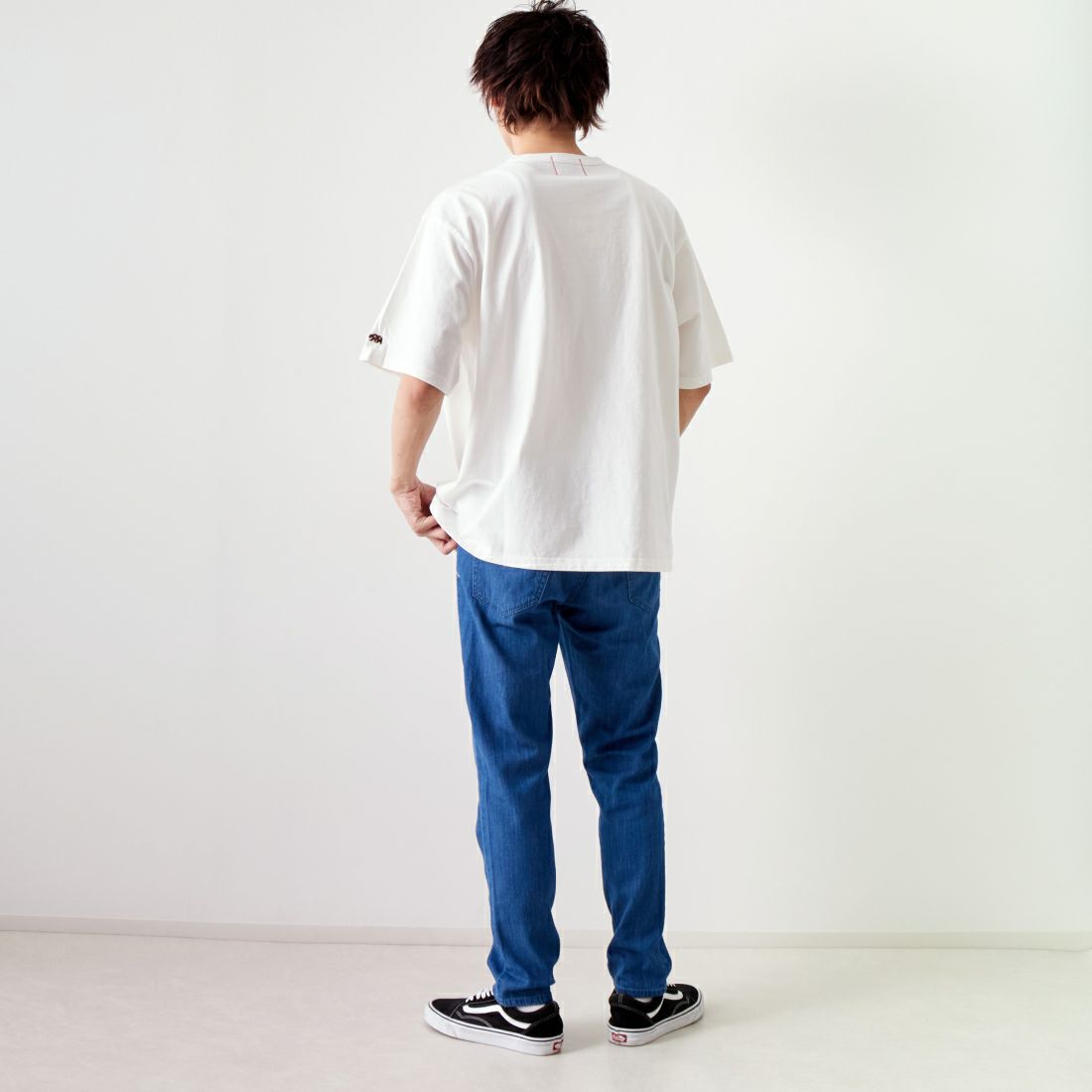 HELLO CALIF [ハローカリフ] 7.1oz天竺プリントTシャツ [HC-242-032] C WHITE &&モデル身長：182cm 着用サイズ：L&&