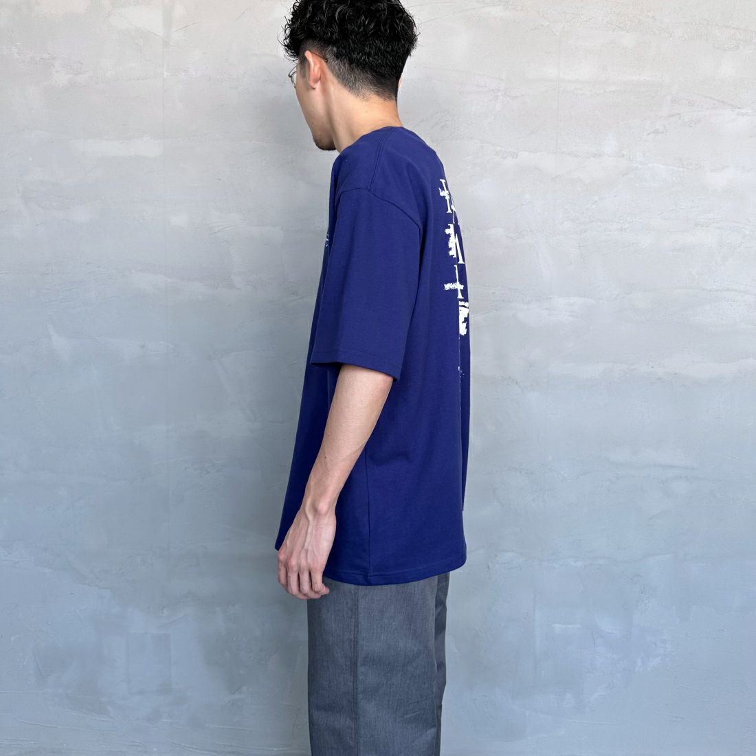RVCA [ルーカ] SERIF Tシャツ [BE04A231] PRRO &&モデル身長：168cm 着用サイズ：M&&