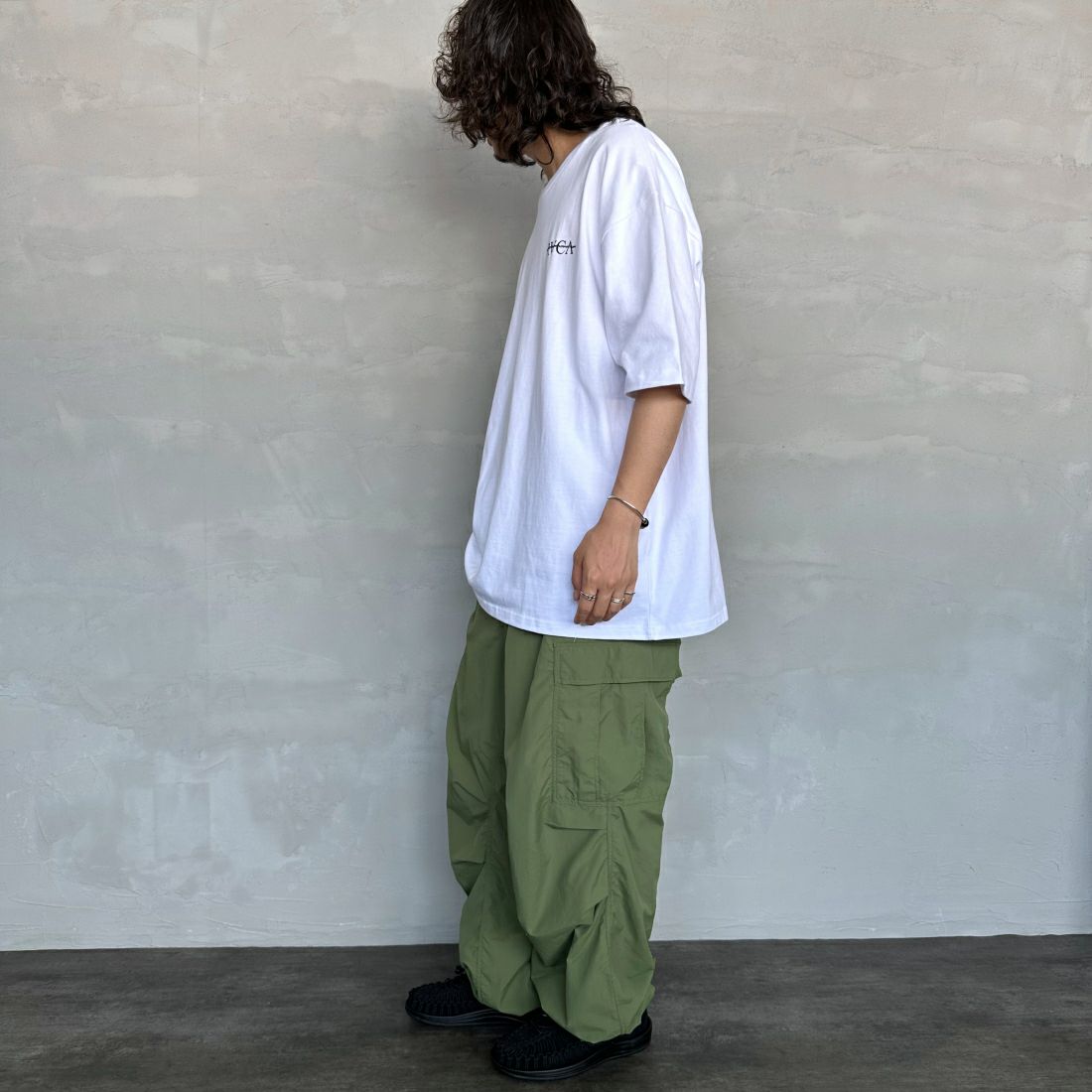 RVCA [ルーカ] SERIF Tシャツ [BE04A231] WHT &&モデル身長：173cm 着用サイズ：XL&&