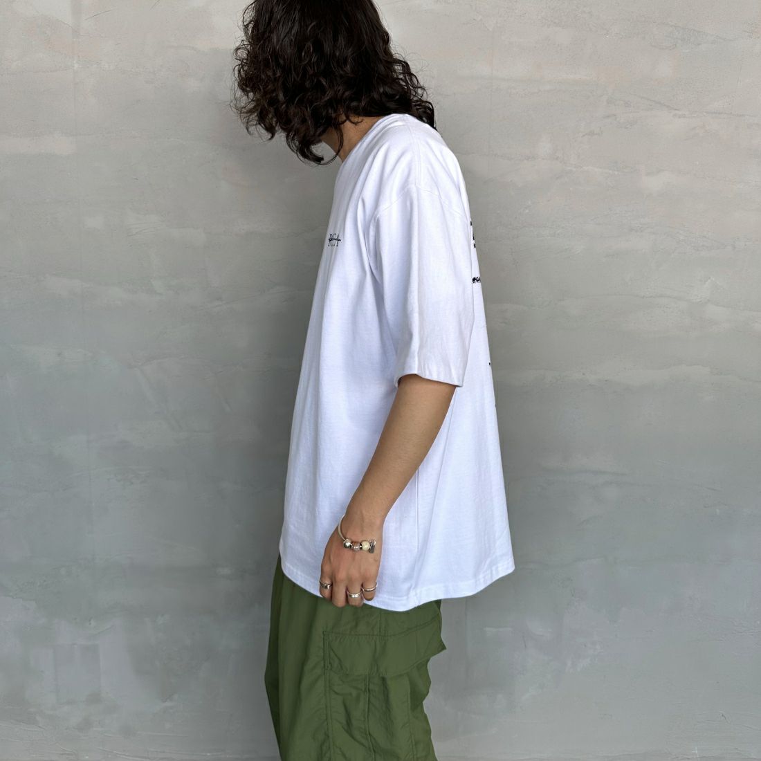 RVCA [ルーカ] SERIF Tシャツ [BE04A231] WHT &&モデル身長：173cm 着用サイズ：L&&