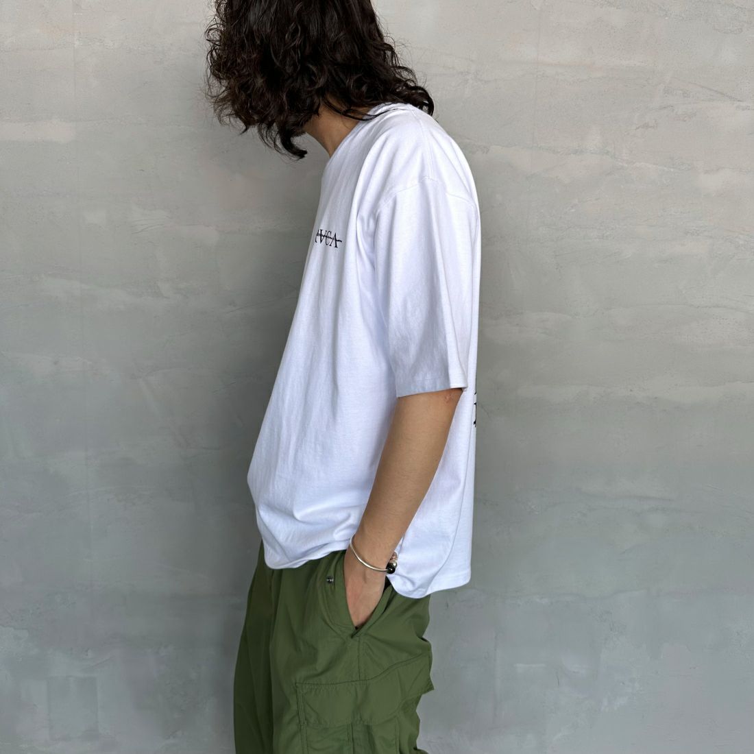 RVCA [ルーカ] SERIF Tシャツ [BE04A231] WHT &&モデル身長：173cm 着用サイズ：M&&