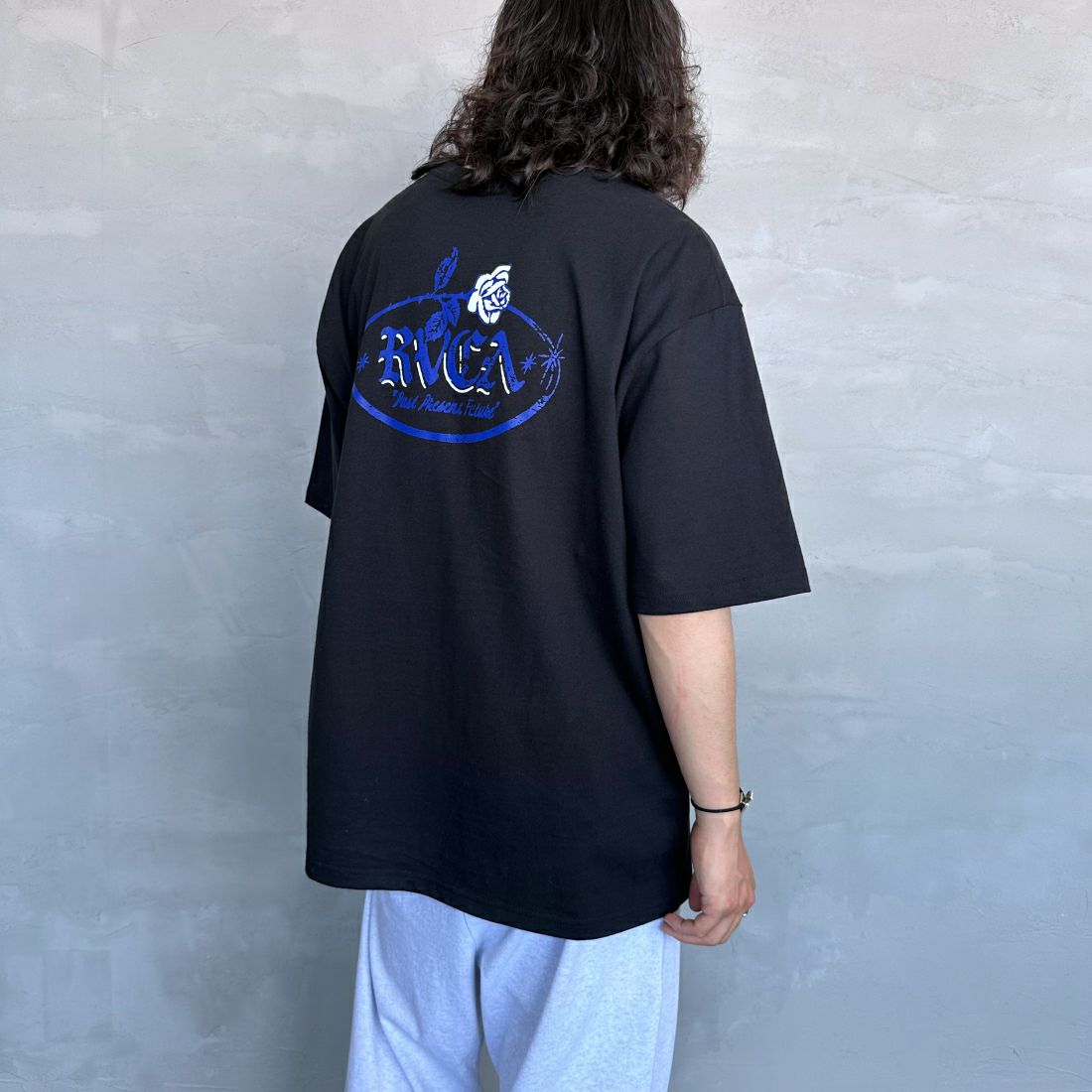 RVCA [ルーカ] ROSE CT Tシャツ [BE04A232] BLK &&モデル身長：173cm 着用サイズ：L&&