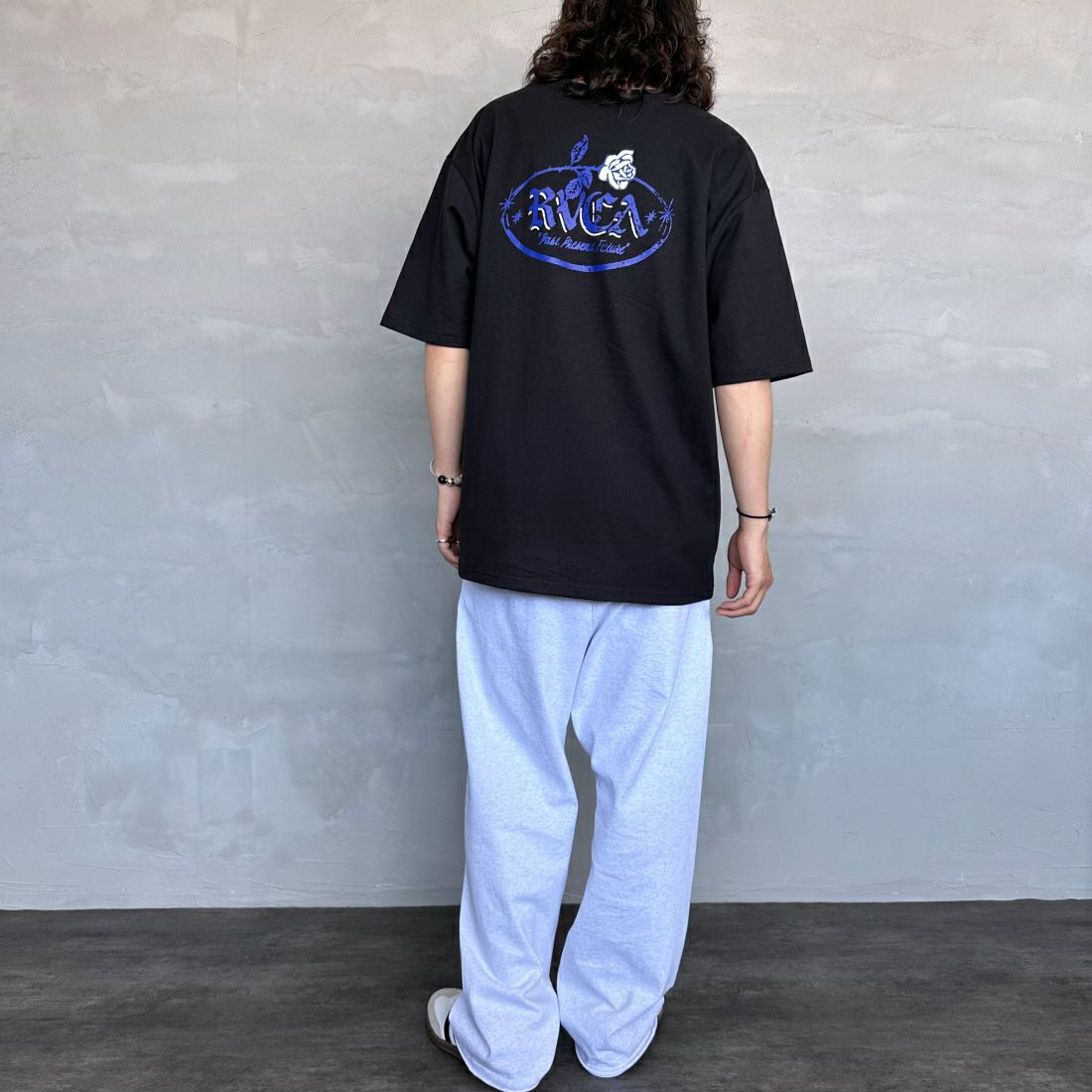 RVCA [ルーカ] ROSE CT Tシャツ [BE04A232] BLK &&モデル身長：173cm 着用サイズ：L&&