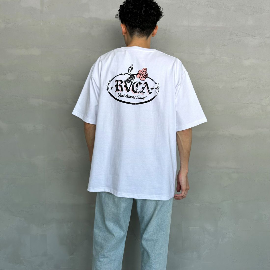 RVCA [ルーカ] ROSE CT Tシャツ [BE04A232] WHT &&モデル身長：168cm 着用サイズ：M&&