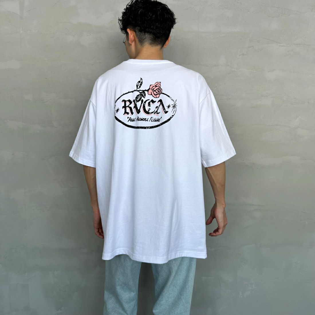 RVCA [ルーカ] ROSE CT Tシャツ [BE04A232] WHT &&モデル身長：168cm 着用サイズ：L&&