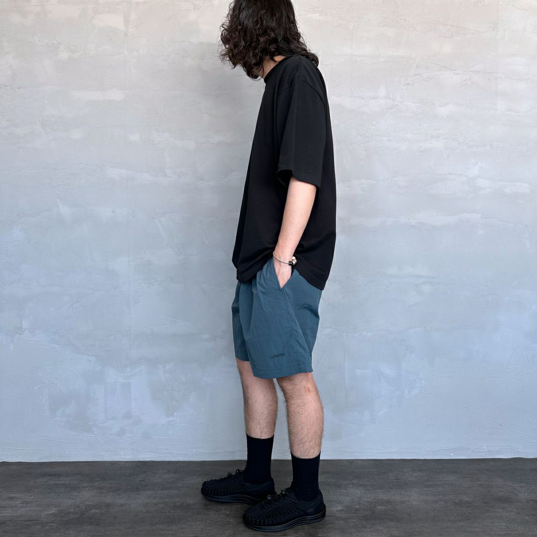 +phenix [プラスフェニックス] 別注 ドローコード イージーショートパンツ [POB-240011IN-JF] GREEN &&モデル身長：173cm 着用サイズ：L&&