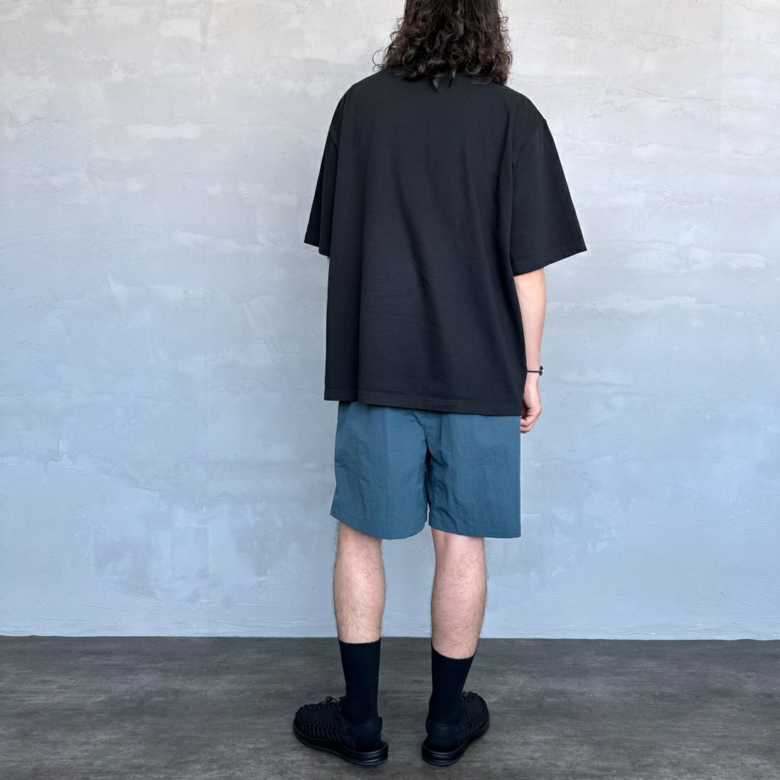 +phenix [プラスフェニックス] 別注 ドローコード イージーショートパンツ [POB-240011IN-JF] GREEN &&モデル身長：173cm 着用サイズ：L&&