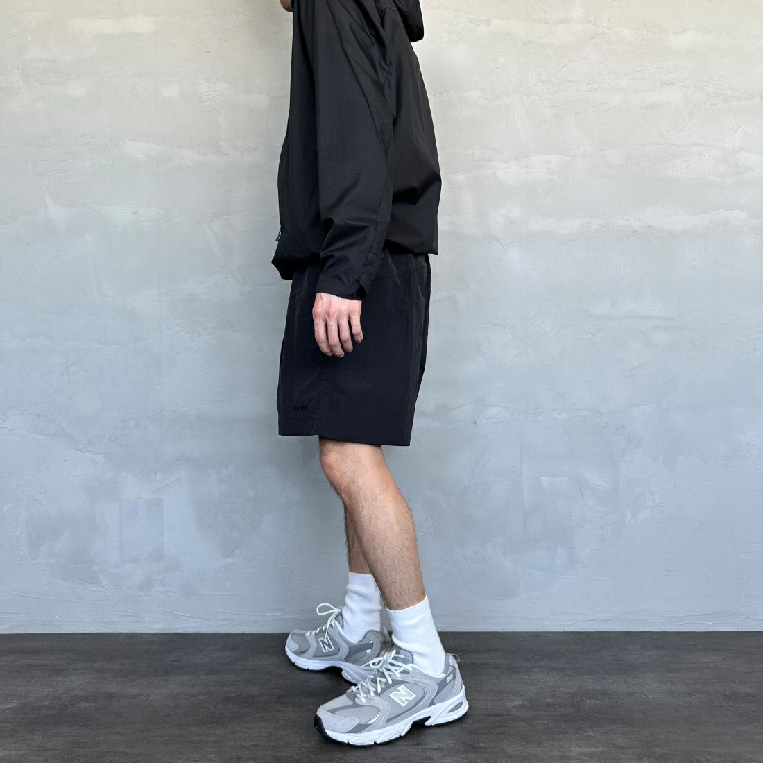 +phenix [プラスフェニックス] 別注 ドローコード イージーショートパンツ [POB-240011IN-JF] BLACK &&モデル身長：168cm 着用サイズ：L&&