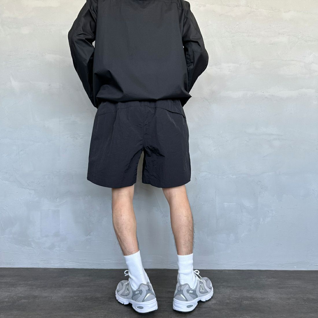 +phenix [プラスフェニックス] 別注 ドローコード イージーショートパンツ [POB-240011IN-JF] BLACK &&モデル身長：168cm 着用サイズ：L&&