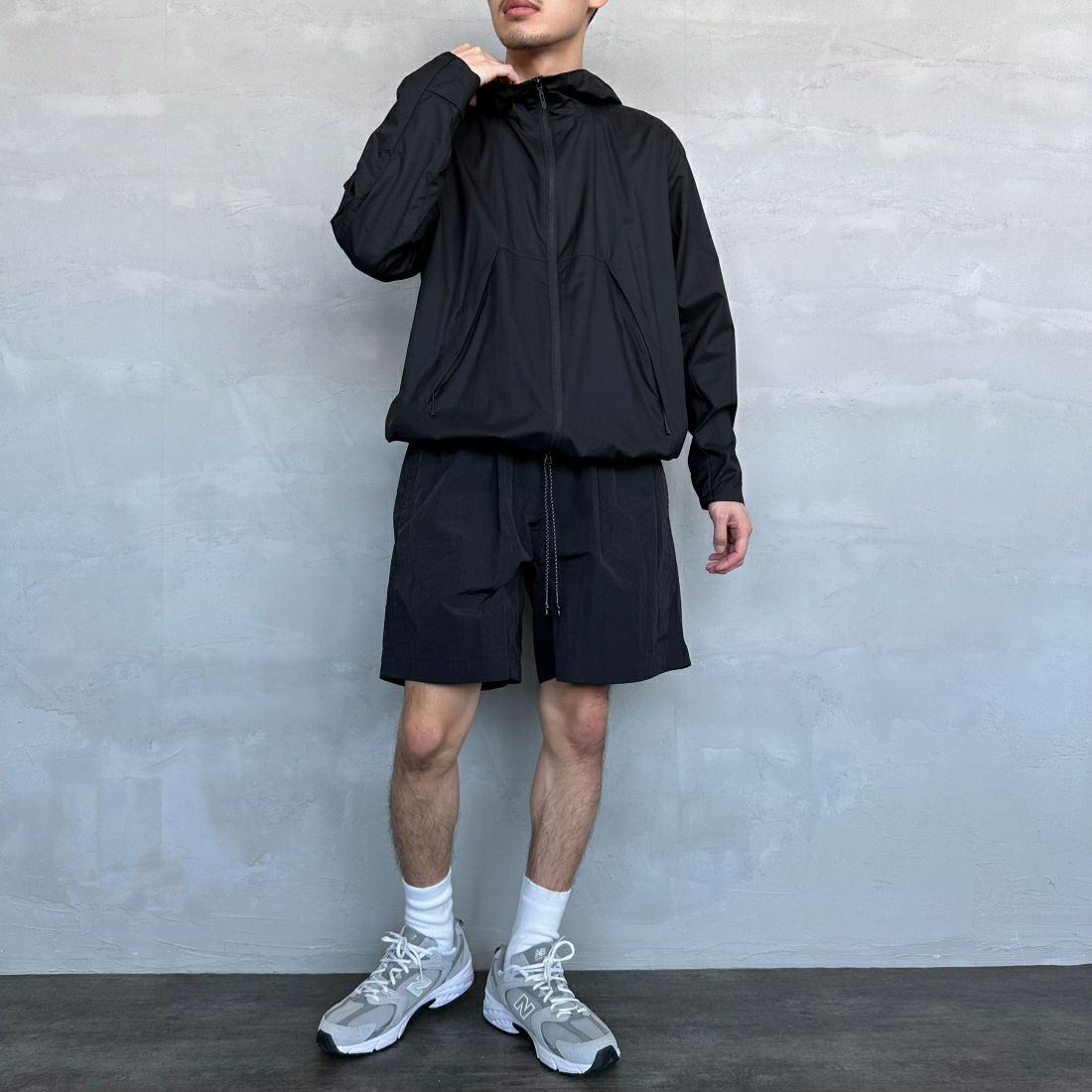 +phenix [プラスフェニックス] 別注 ドローコード イージーショートパンツ [POB-240011IN-JF] BLACK &&モデル身長：168cm 着用サイズ：L&&