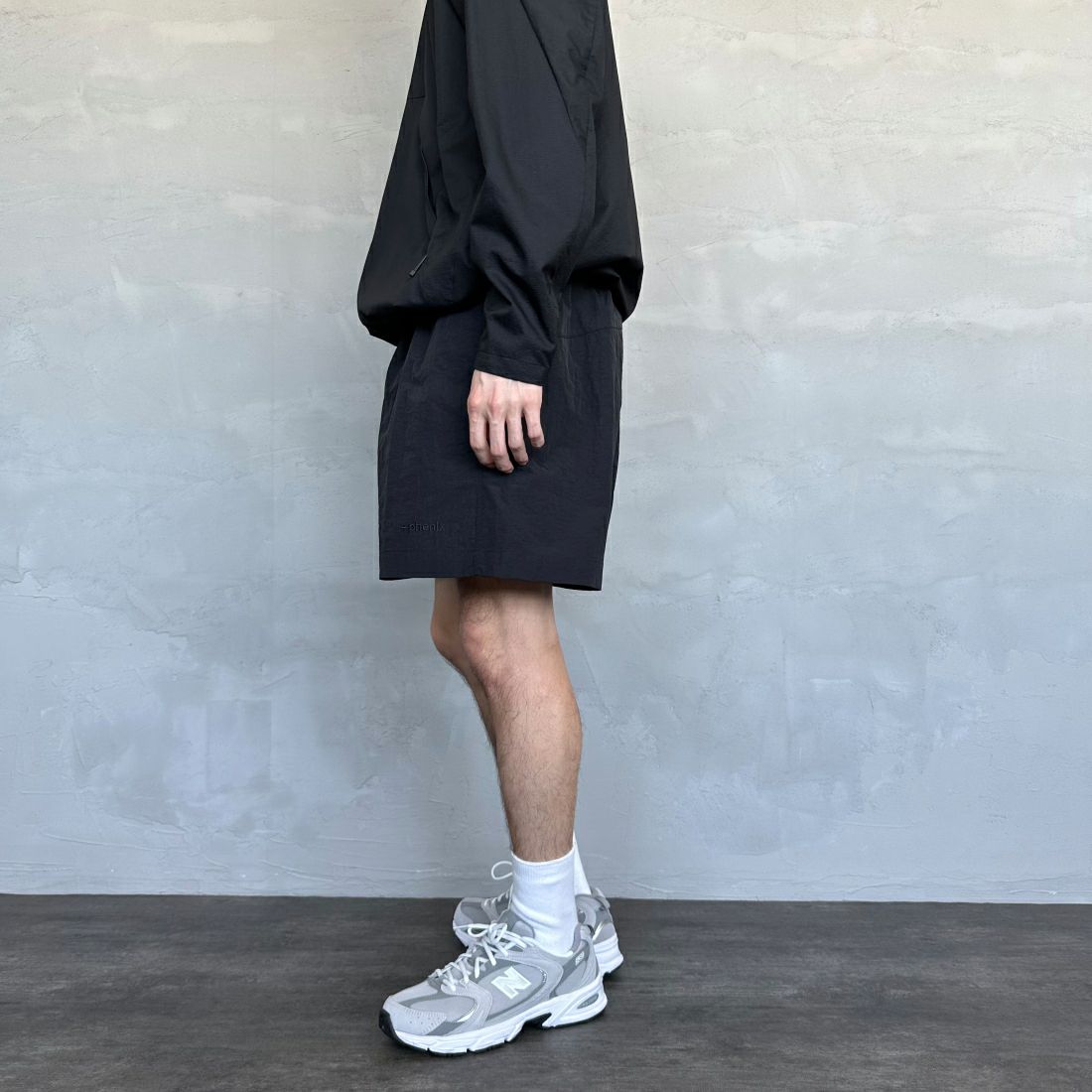 +phenix [プラスフェニックス] 別注 ドローコード イージーショートパンツ [POB-240011IN-JF] BLACK &&モデル身長：168cm 着用サイズ：M&&