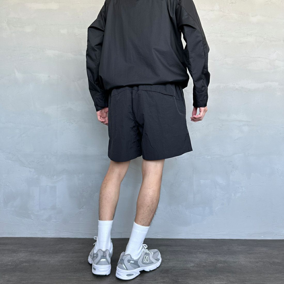 +phenix [プラスフェニックス] 別注 ドローコード イージーショートパンツ [POB-240011IN-JF] BLACK &&モデル身長：168cm 着用サイズ：M&&