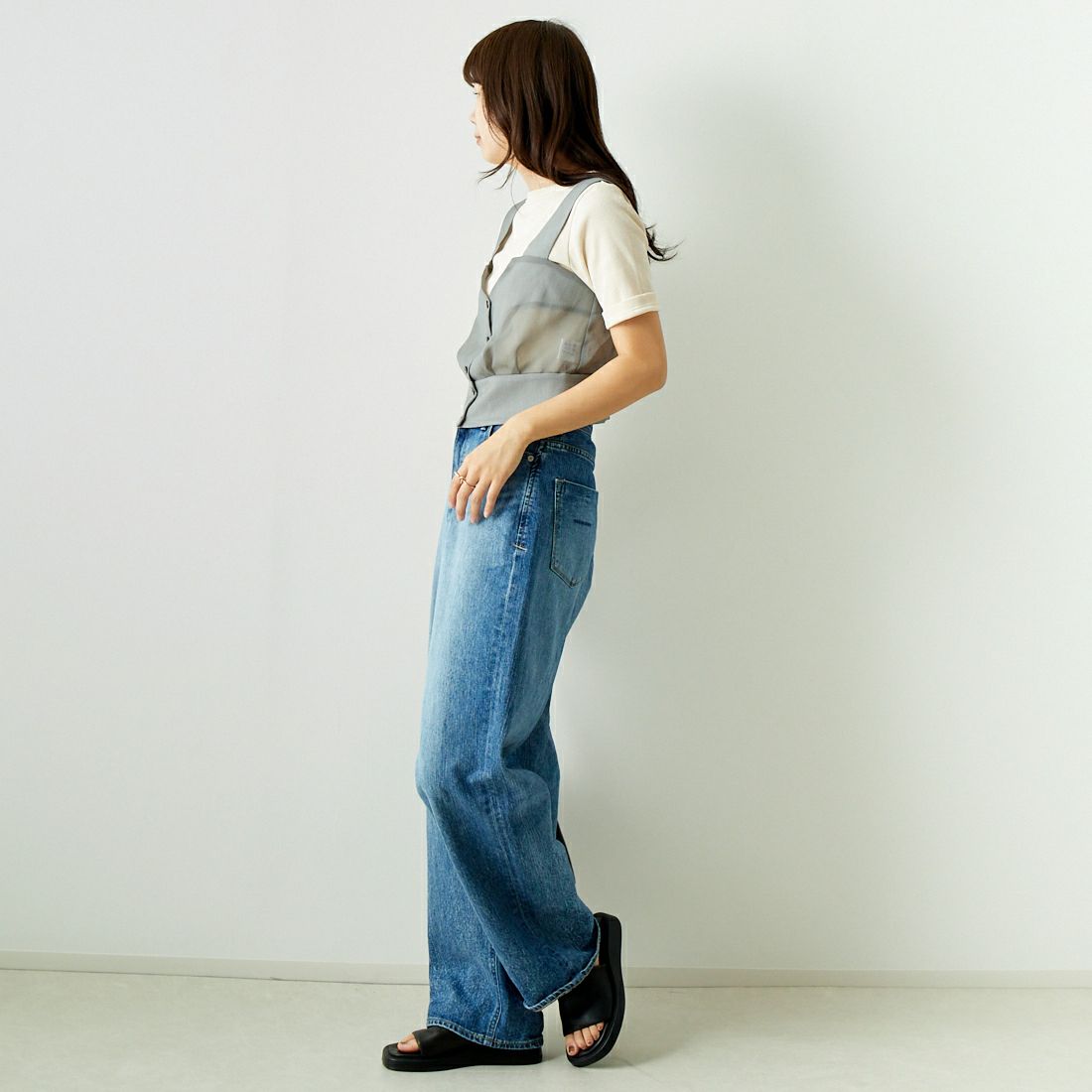A PUPIL [ア ピューピル] ストラップベスト [24SS13] GREY &&モデル身長：167cm 着用サイズ：S&&