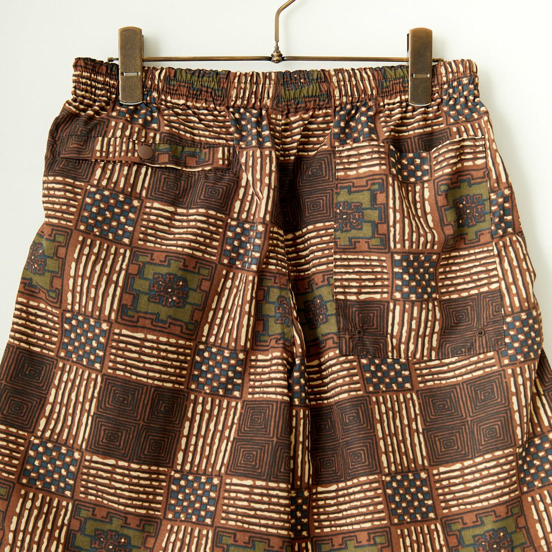 BURLAP OUTFITTER [バーラップ アウトフィッター] プリンテッドトラックショーツ [TRACK-SHORT-PRINTED] BATIK BRN