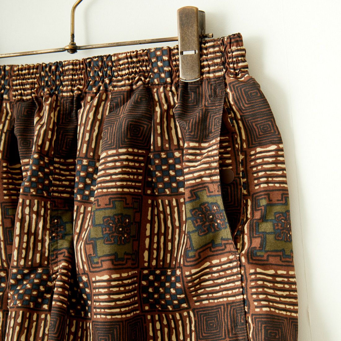 BURLAP OUTFITTER [バーラップ アウトフィッター] プリンテッドトラックショーツ [TRACK-SHORT-PRINTED] BATIK BRN
