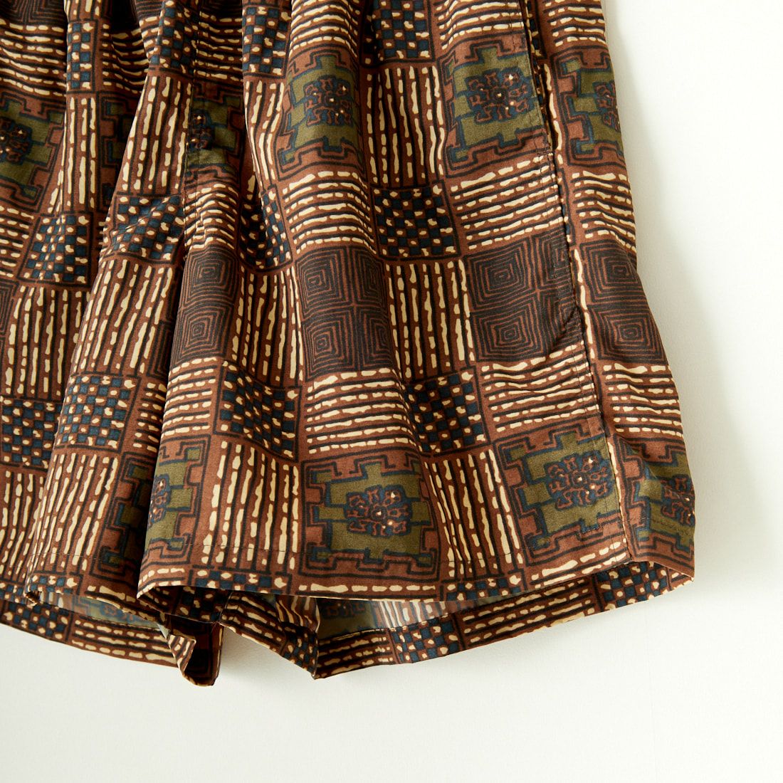 BURLAP OUTFITTER [バーラップ アウトフィッター] プリンテッドトラックショーツ [TRACK-SHORT-PRINTED] BATIK BRN