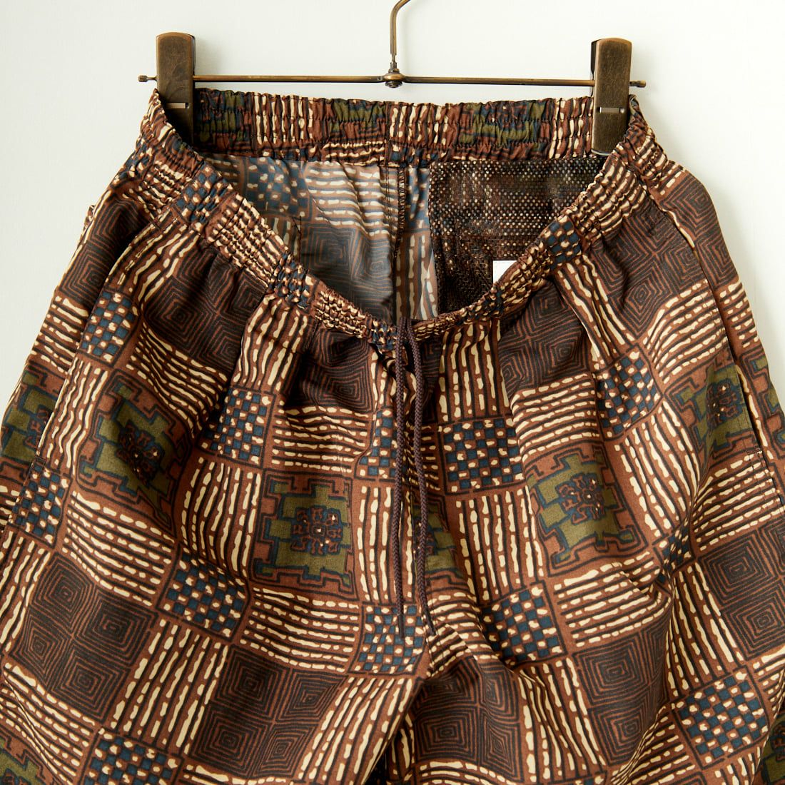 BURLAP OUTFITTER [バーラップ アウトフィッター] プリンテッドトラックショーツ [TRACK-SHORT-PRINTED] BATIK BRN