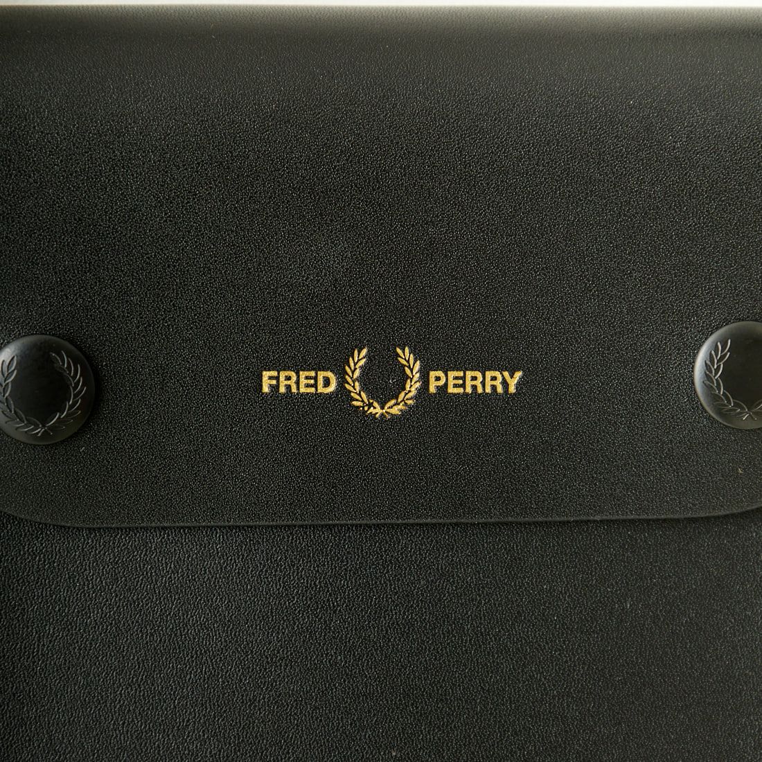 FRED PERRY [フレッドペリー] バーニッシュド レザーポーチ [L4331] 102 BLACK