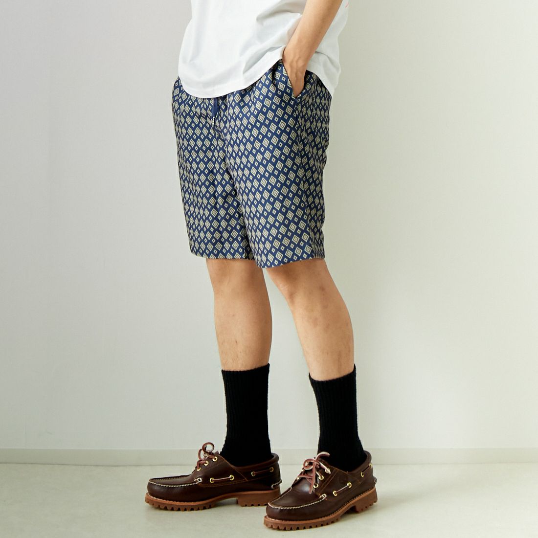 JE MORGAN [ジェイイーモーガン] 別注 総柄プリントショートパンツ [JE133-244-JF] NAVY &&モデル身長：179cm 着用サイズ：M&&