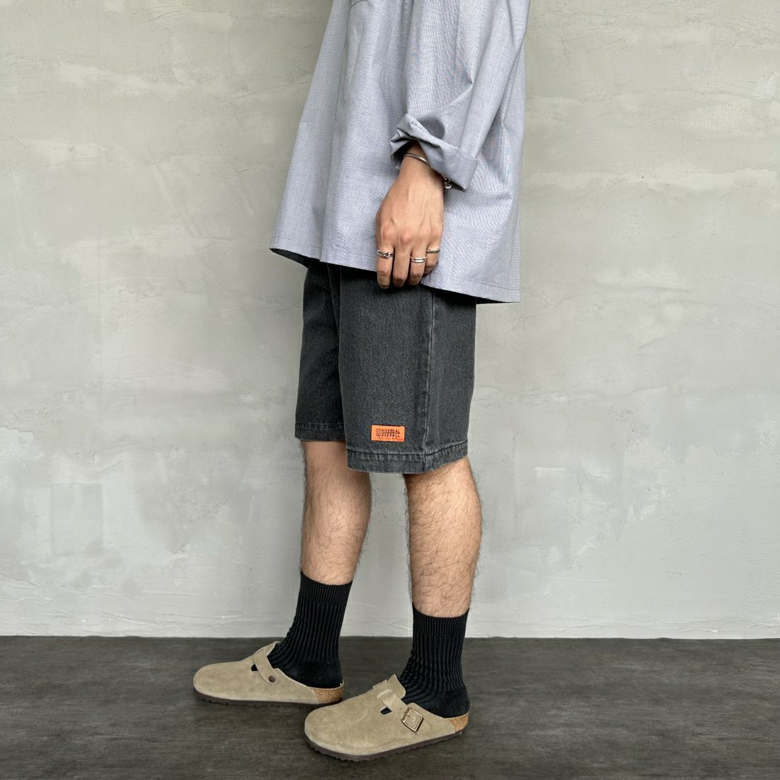 UNIVERSAL OVERALL [ユニバーサルオーバーオール] 別注 シェフショートパンツ [U2411657IN-JF] DENIM BLK &&モデル身長：173cm 着用サイズ：L&&