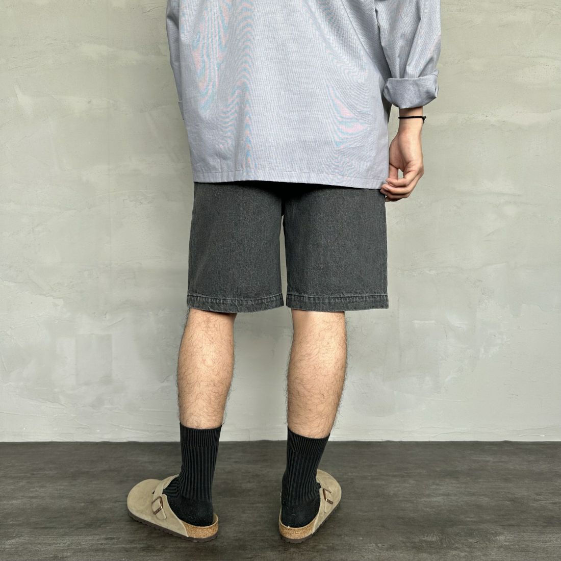 UNIVERSAL OVERALL [ユニバーサルオーバーオール] 別注 シェフショートパンツ [U2411657IN-JF] DENIM BLK &&モデル身長：173cm 着用サイズ：L&&