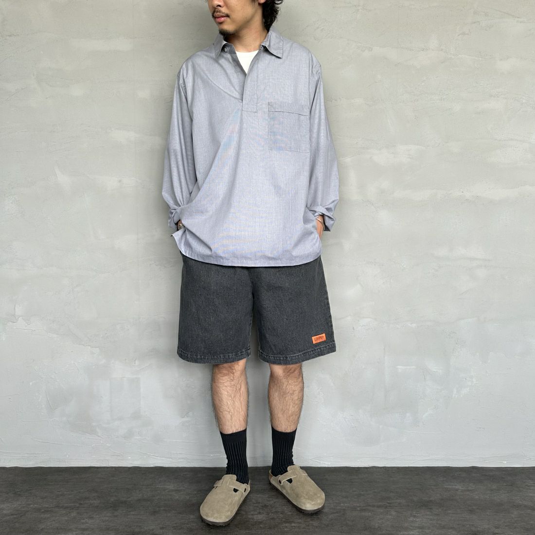 UNIVERSAL OVERALL [ユニバーサルオーバーオール] 別注 シェフショートパンツ [U2411657IN-JF] DENIM BLK &&モデル身長：173cm 着用サイズ：L&&