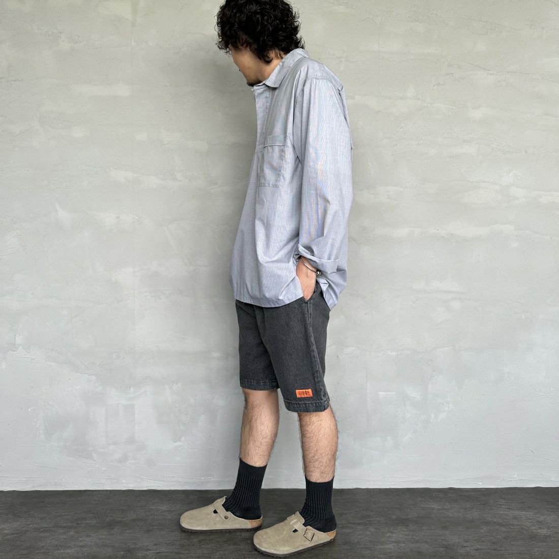 UNIVERSAL OVERALL [ユニバーサルオーバーオール] 別注 シェフショートパンツ [U2411657IN-JF] DENIM BLK &&モデル身長：173cm 着用サイズ：L&&