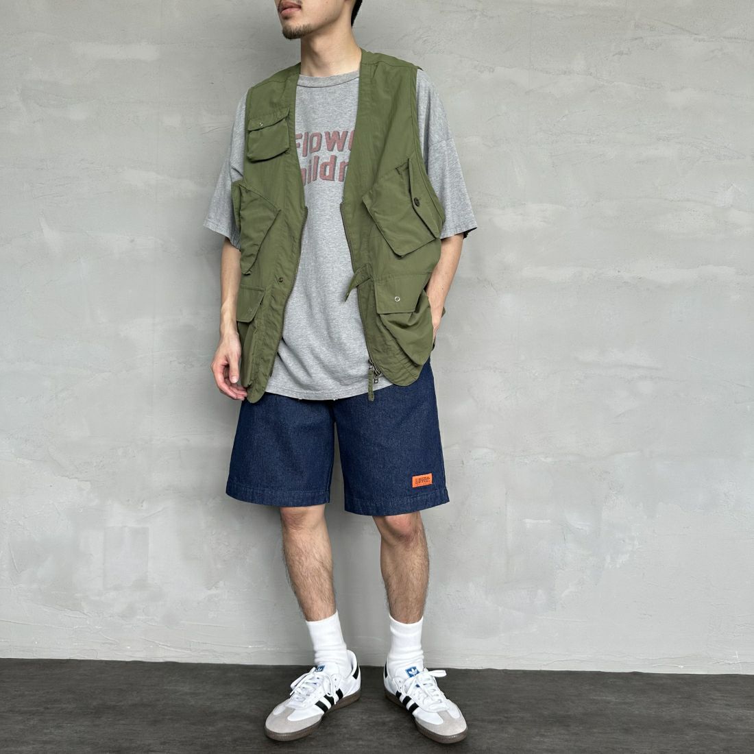 UNIVERSAL OVERALL [ユニバーサルオーバーオール] 別注 シェフショートパンツ [U2411657IN-JF] DENIM O.W &&モデル身長：168cm 着用サイズ：M&&
