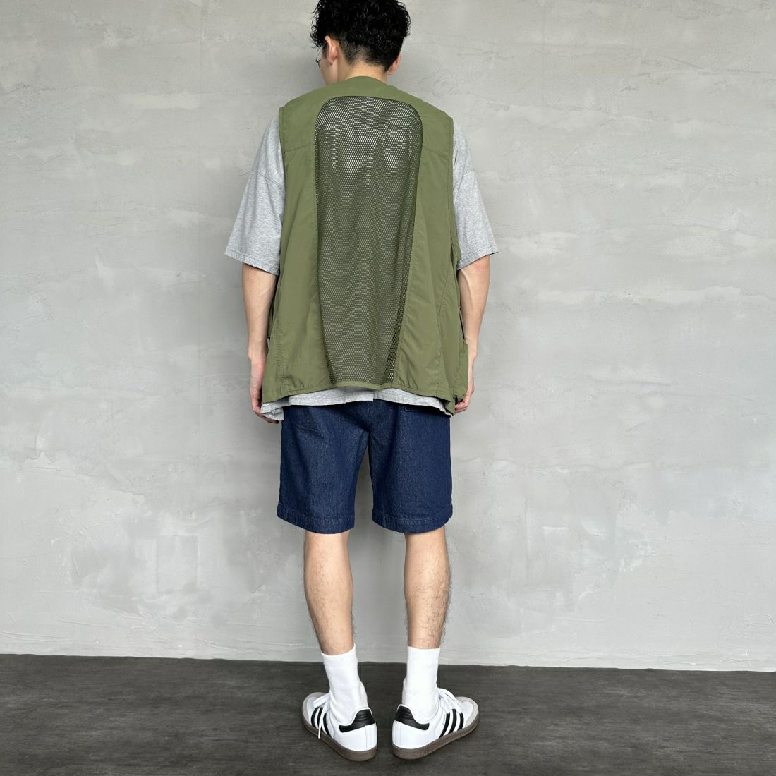 UNIVERSAL OVERALL [ユニバーサルオーバーオール] 別注 シェフショートパンツ [U2411657IN-JF] DENIM O.W &&モデル身長：168cm 着用サイズ：M&&