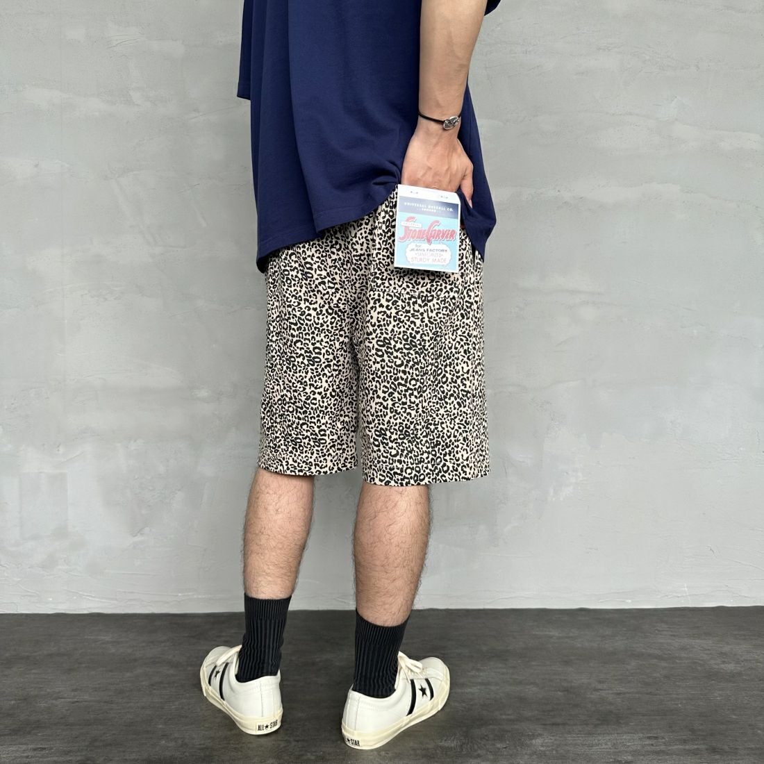 UNIVERSAL OVERALL [ユニバーサルオーバーオール] 別注 シェフショートパンツ [U2411657IN-JF] LEOPARD WH &&モデル身長：173cm 着用サイズ：L&&