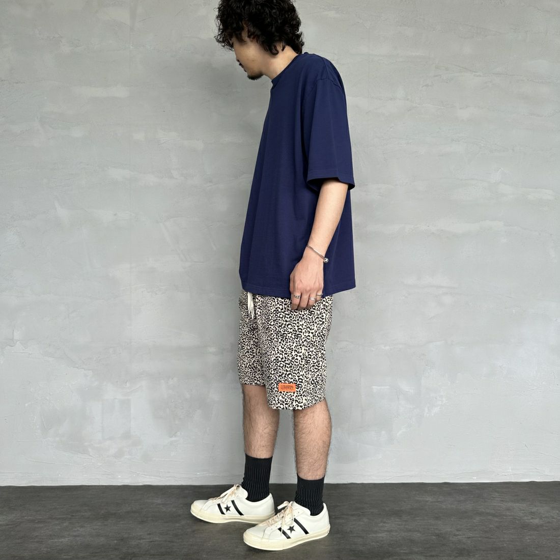 UNIVERSAL OVERALL [ユニバーサルオーバーオール] 別注 シェフショートパンツ [U2411657IN-JF] LEOPARD WH &&モデル身長：173cm 着用サイズ：L&&