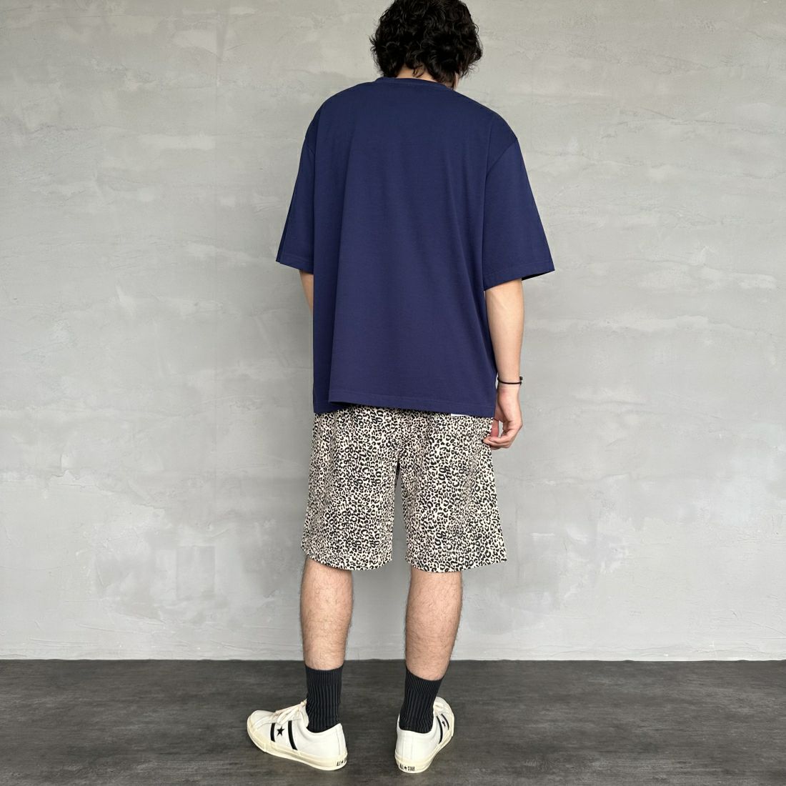 UNIVERSAL OVERALL [ユニバーサルオーバーオール] 別注 シェフショートパンツ [U2411657IN-JF] LEOPARD WH &&モデル身長：173cm 着用サイズ：L&&