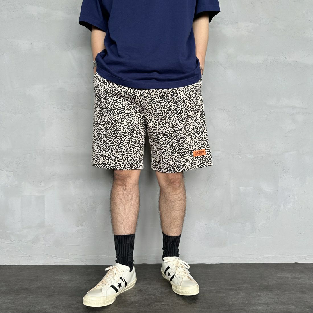 UNIVERSAL OVERALL [ユニバーサルオーバーオール] 別注 シェフショートパンツ [U2411657IN-JF] LEOPARD WH &&モデル身長：173cm 着用サイズ：M&&