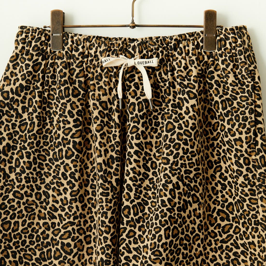UNIVERSAL OVERALL [ユニバーサルオーバーオール] 別注 シェフショートパンツ [U2411657IN-JF] LEOPARD BE