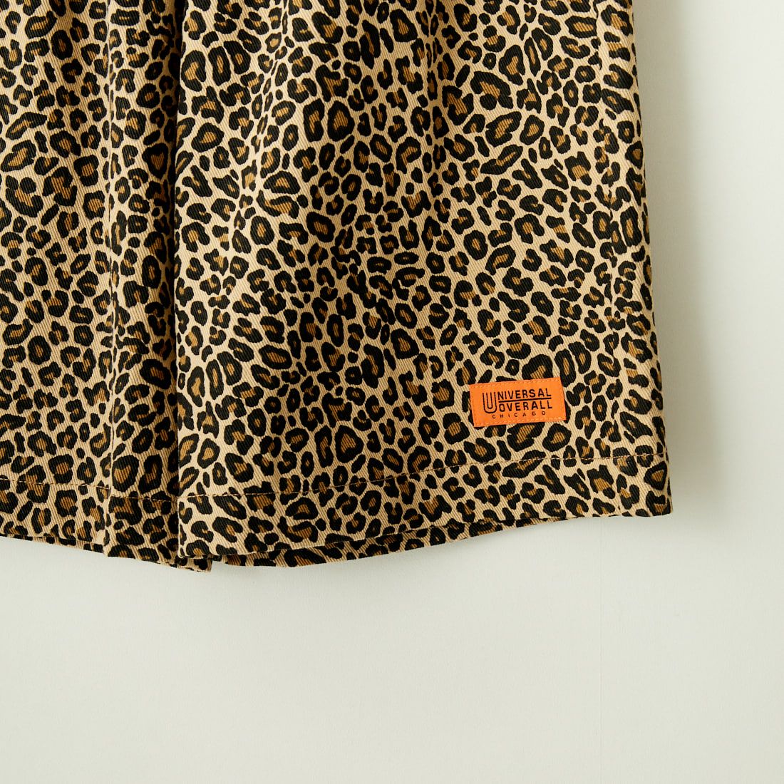 UNIVERSAL OVERALL [ユニバーサルオーバーオール] 別注 シェフショートパンツ [U2411657IN-JF] LEOPARD BE