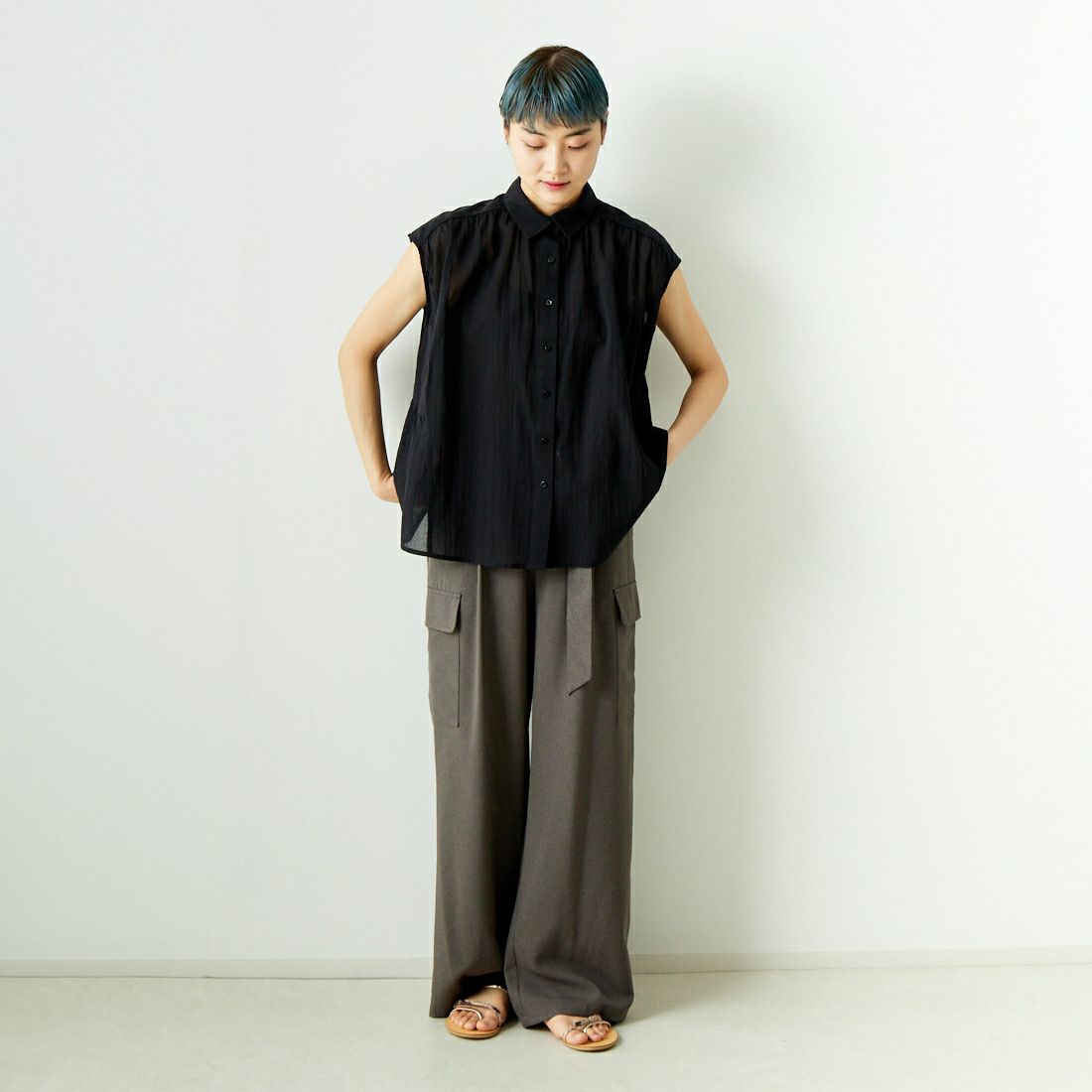 ALLUMER [アリュメール] フレンチスリーブコットンギャザーブラウス [8274703] 700 BLACK &&モデル身長：160cm 着用サイズ：1&&
