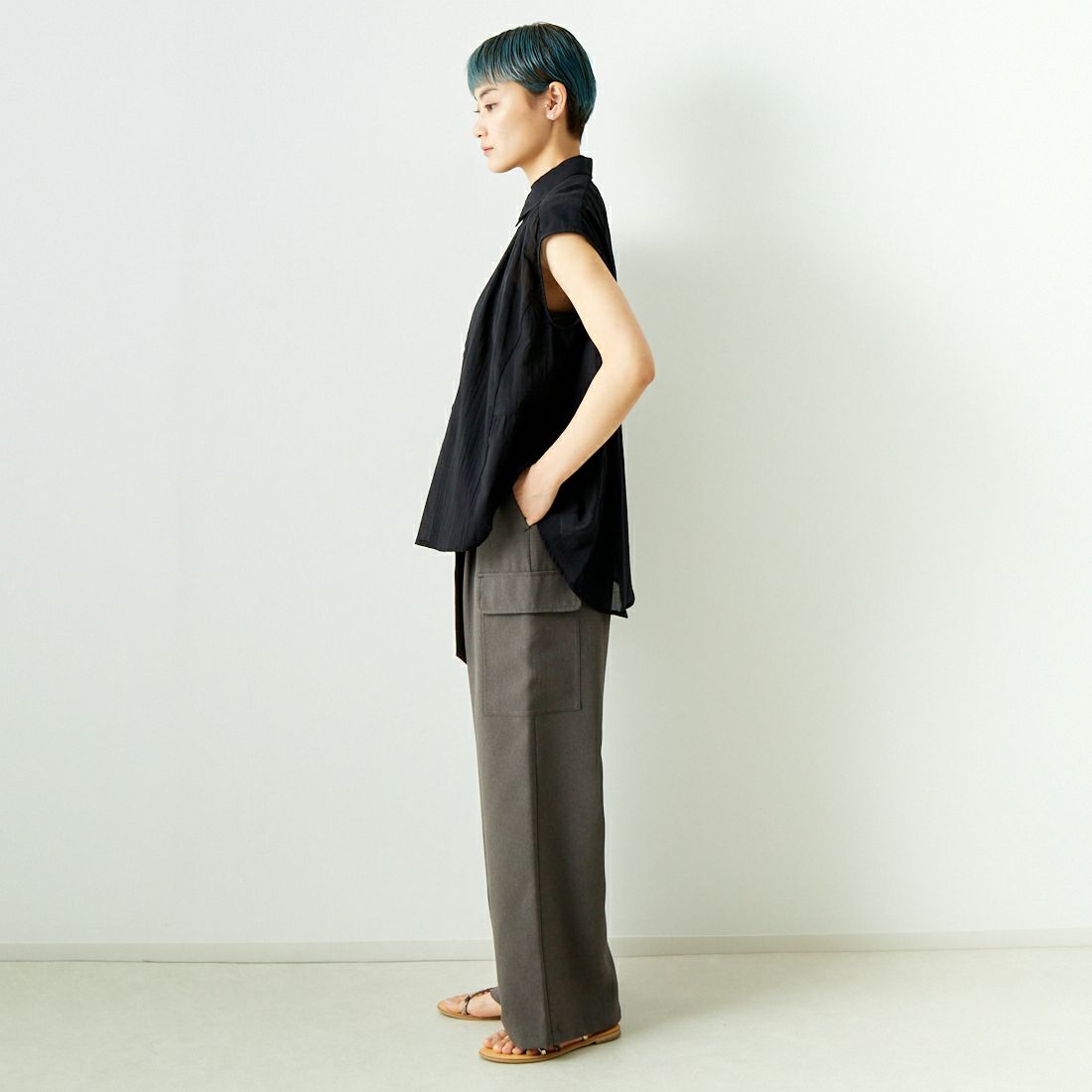 ALLUMER [アリュメール] フレンチスリーブコットンギャザーブラウス [8274703] 700 BLACK &&モデル身長：160cm 着用サイズ：1&&
