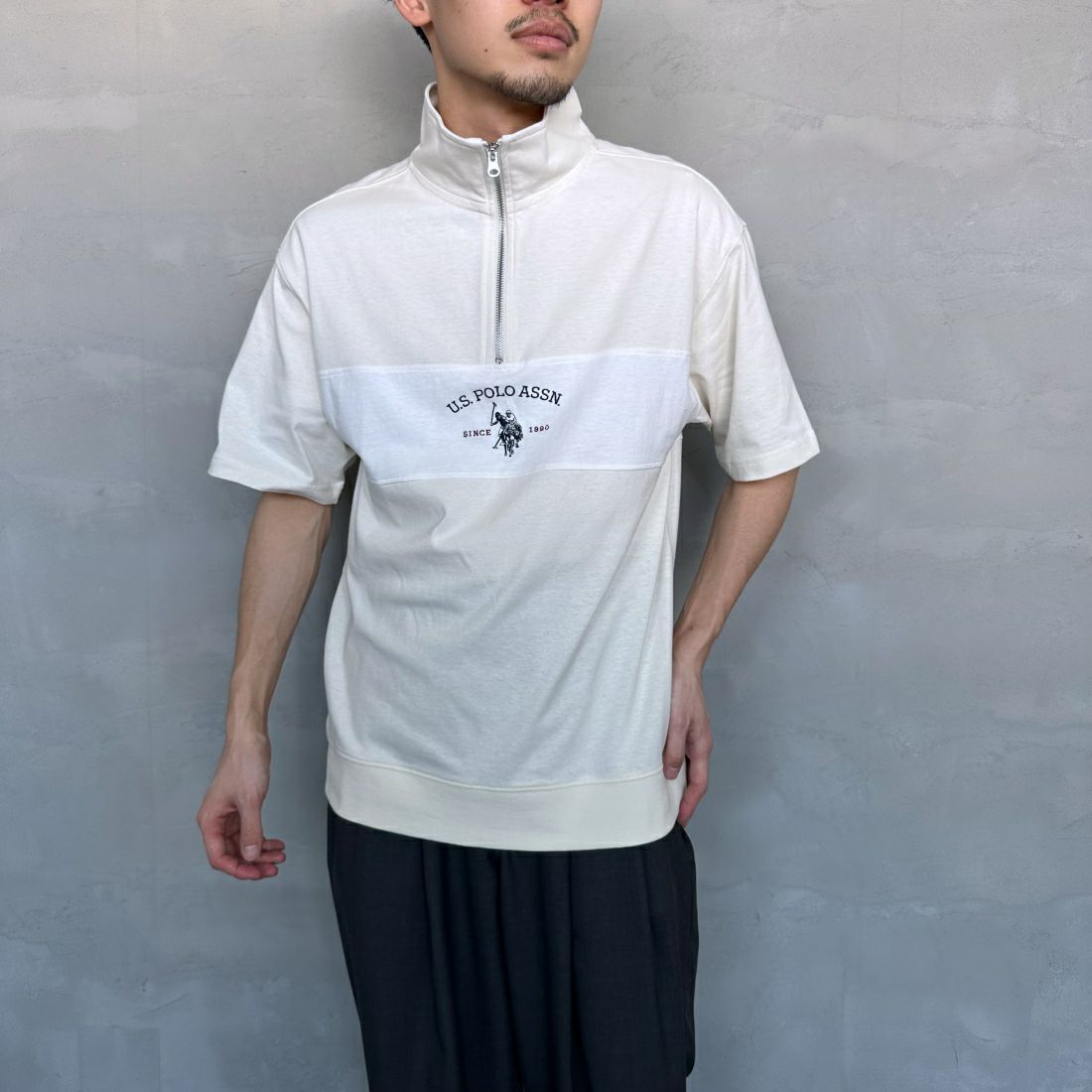 【Web限定】U.S.POLO ASSN. [ユーエスポロアッスン] 別注 ハーフジップ ショートスリーブTシャツ [PLM42217IN-JF]