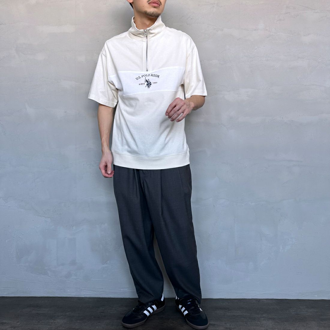 U.S.POLO ASSN. [ユーエスポロアッスン] 別注 ハーフジップ ショートスリーブTシャツ [PLM42217IN-JF] ｱｲﾎﾞﾘｰ &&モデル身長：168cm 着用サイズ：S&&