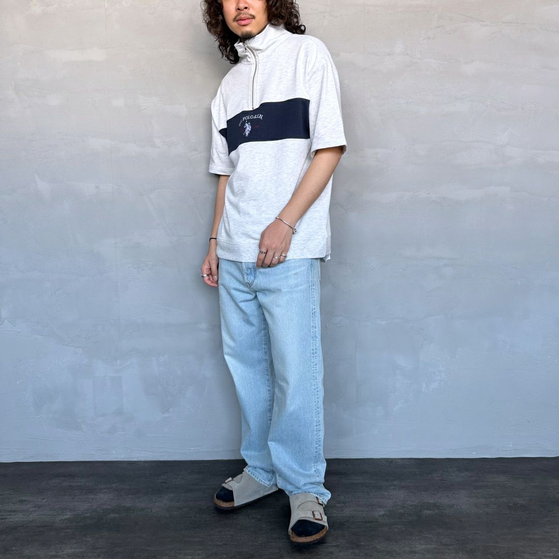U.S.POLO ASSN. [ユーエスポロアッスン] 別注 ハーフジップ ショートスリーブTシャツ [PLM42217IN-JF] Aｸﾞﾚｰ &&モデル身長：173cm 着用サイズ：M&&
