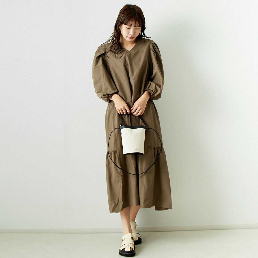 STELLA CIFFON [ステラシフォン] タフタティアードドレス [ST2-24601B] 30 KHAKI &&モデル身長：167cm 着用サイズ：36&&