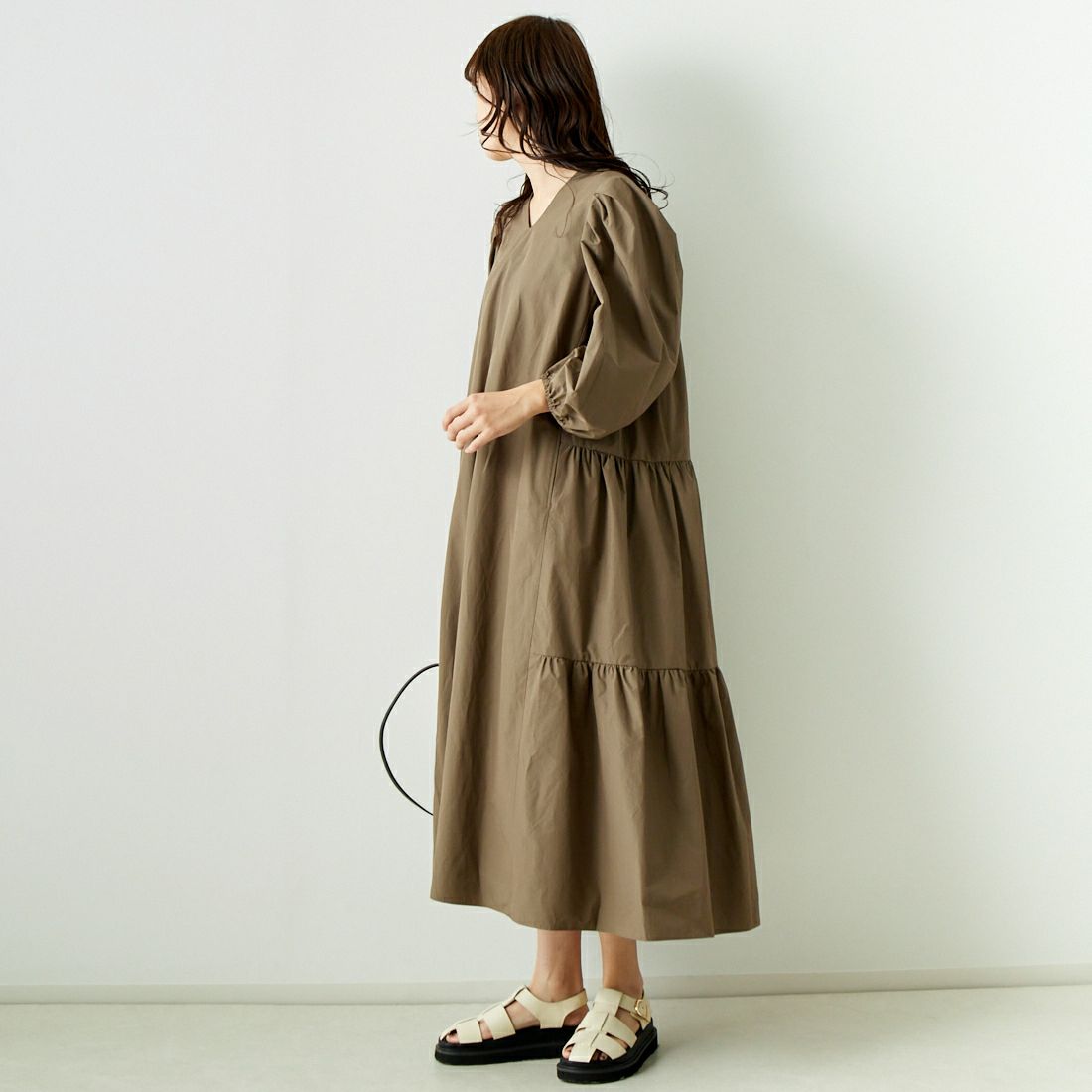STELLA CIFFON [ステラシフォン] タフタティアードドレス [ST2-24601B] 30 KHAKI &&モデル身長：167cm 着用サイズ：36&&
