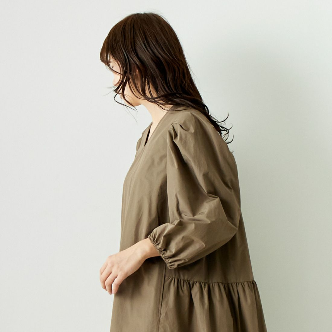 STELLA CIFFON [ステラシフォン] タフタティアードドレス [ST2-24601B] 30 KHAKI &&モデル身長：167cm 着用サイズ：36&&