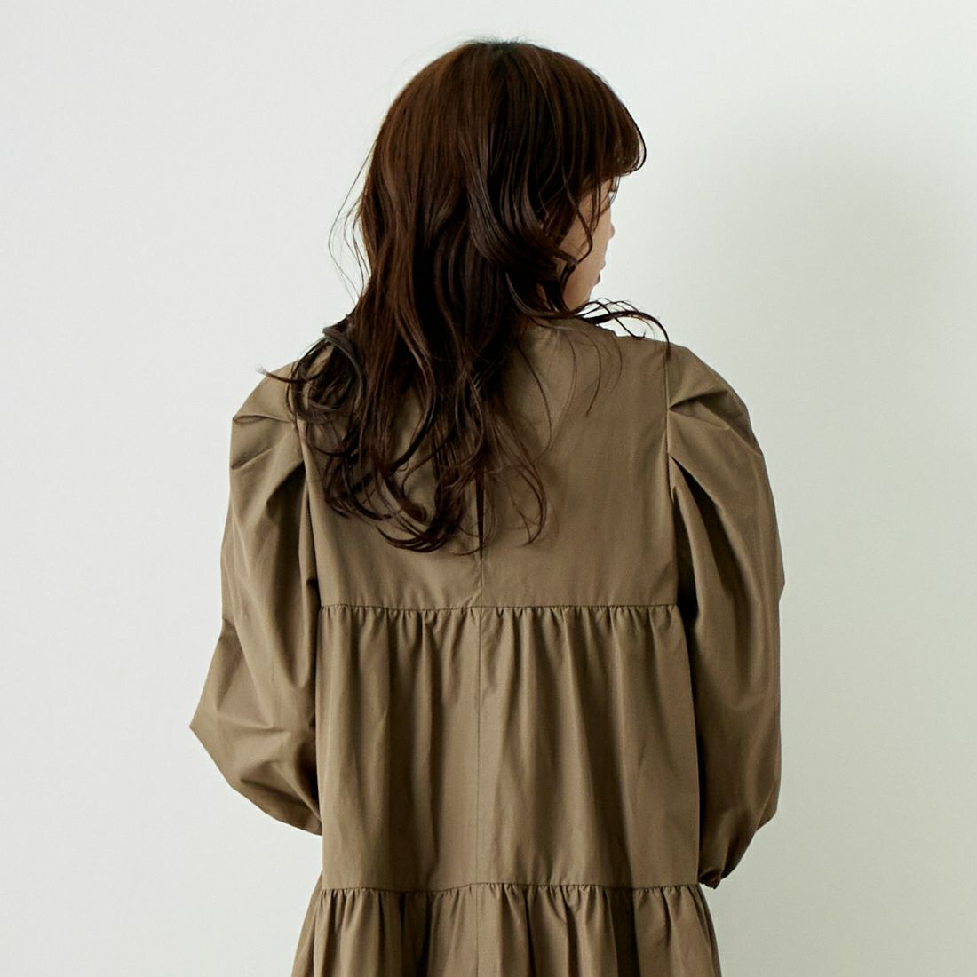 STELLA CIFFON [ステラシフォン] タフタティアードドレス [ST2-24601B] 30 KHAKI &&モデル身長：167cm 着用サイズ：36&&